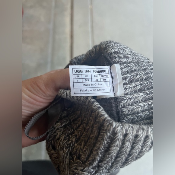 UGG Cable Knit Boots Grey Lace Up Like-New size 7 EUC - Picture 4 of 6